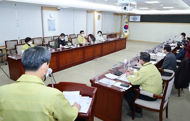 ▲허태정 대전시장, 대한요양병원협회 대전회 임원진들과 방역수칙에 대해 논의.