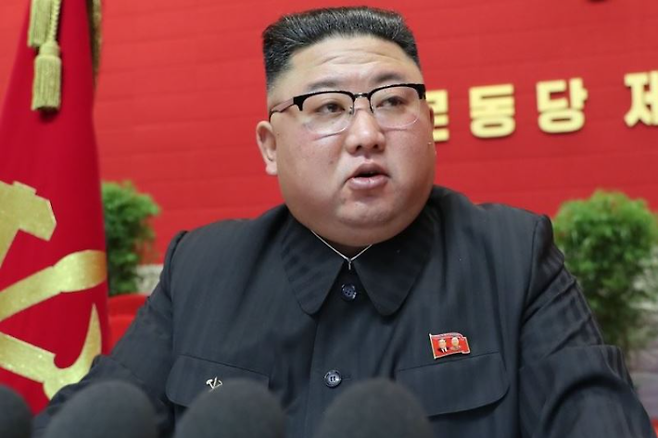 8차 당 대회서 발언하는 북한 김정은 국무위원장. 연합뉴스