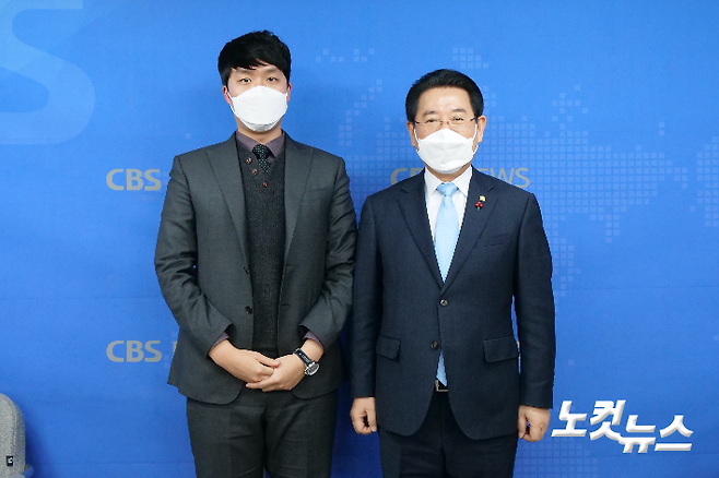 김영록 전라남도지사(오른쪽)가 지난 5일 전남CBS <시사의 창, 임종훈입니다.> 신년대담을 진행했다. 진혜진 작가