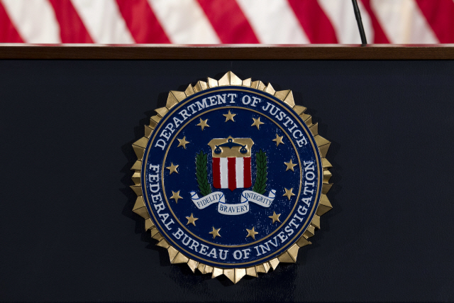 미국 워싱턴DC 연방수사국(FBI) 빌딩의 FBI 문장(紋章). /AP연합뉴스