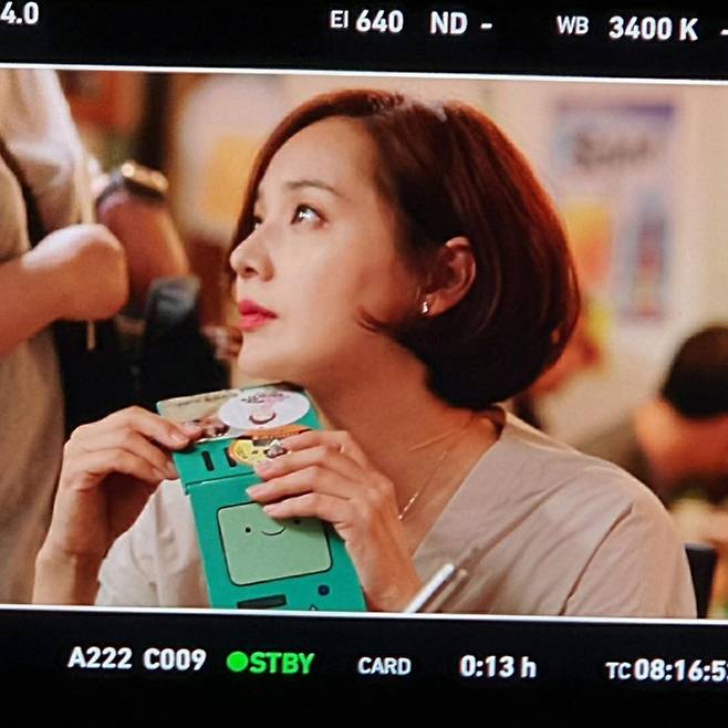 Eugene posted a picture on his Instagram on the 6th with an article entitled #Penthouse # Oh Yoon Hee # Season 2 # Thank you for loving me a lot ~ Ill take a break ~ Ill be hard for you too.The photo showed Eugene in the shooting scene of SBS drama Penthouse season 1.Eugene played the role of the main character Oh Yoon-hee in the play, and played a big role with Lee Ji-ah (played by Shim Soo-ryun) and Kim So-yeon (played by Chun Seo-jin).Eugene reversed the role of Oh Yoon-hee as the true criminal of the Murder case of Min-seol-ah (Jo Soo-min).He tried to use him by approaching Ju Dan-tae (played by Eom Ki-jun) as an affair, but he was forced to commit the Murder case and finished season 1.Meanwhile, Penthouse season 1 ended 21 times on the 5th. Penthouse season 2 will be broadcast in February.