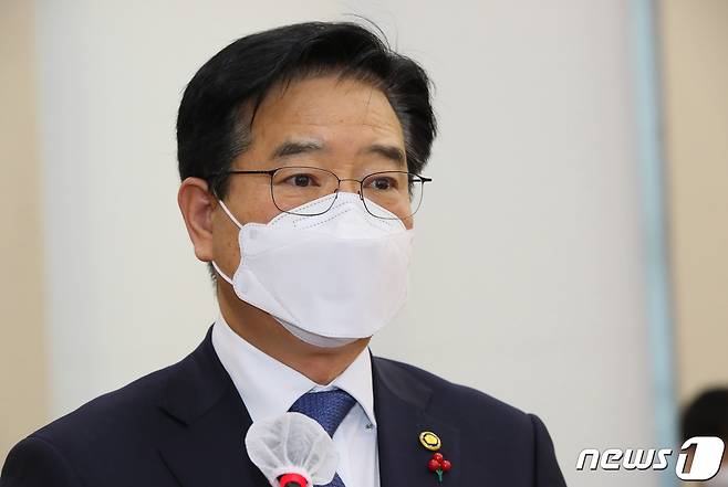 김창룡 경찰청장이 7일 국회에서 열린 행정안전위원회 전체회의에서 생후 16개월만에 양부모의 학대로 숨진 '정인이 사건'에 대해 발언하고 있다. 2021.1.7/뉴스1 © News1 박세연 기자