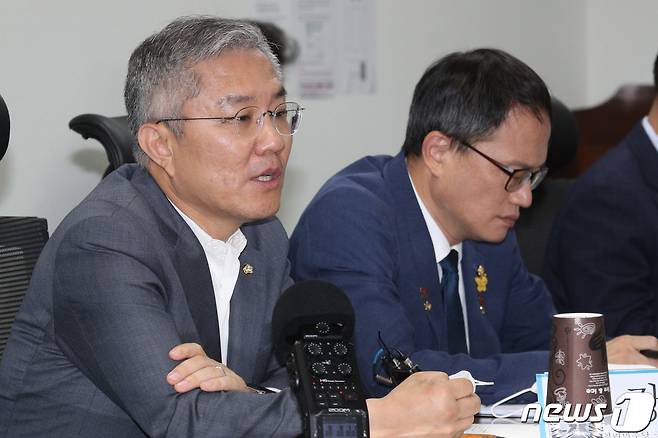 최강욱 열린민주당 대표가 7일 오후 서울 여의도 국회 의원회관에서 열린 '고위공직자범죄수사처(공수처) 설치 현황 점검 토론회'에서 발언을 하고 있다. 2020.7.7/뉴스1 © News1 성동훈 기자