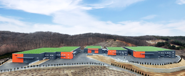 넷플릭스가 촬영장으로 임대한 경기 연천의 YCDSMC 스튜디오 139. 넷플릭스 제공