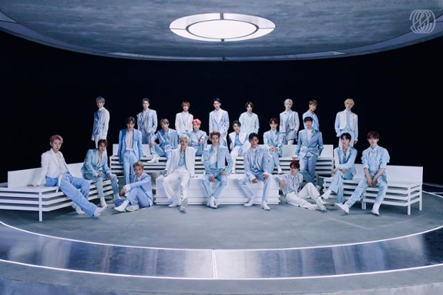 그룹 NCT(엔시티)가 정규 2집으로 12월 월간 음반 차트 정상에 등극했다. SM엔터테인먼트 제공