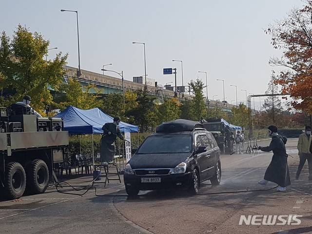 [부산=뉴시스] 부산시 해운대구 방사능 훈련 모습. (사진= 해운대구 제공)