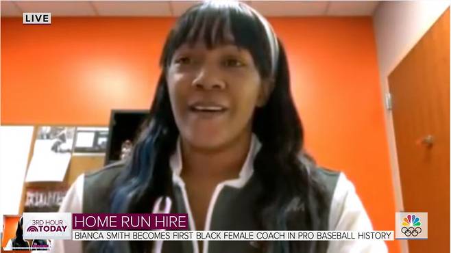 메이저리그 사상 첫 흑인 여성 코치 비앙카 스미스(보스턴)가 지난 6일 미국 NBC 투데이에 출연하고 있다. 투데이 유튜브 캡처