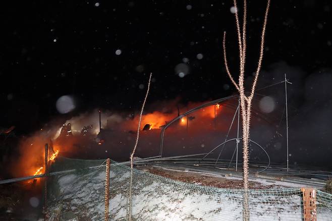 치솟는 화염 [가평 소방서 제공, 재판매 및 DB 금지]