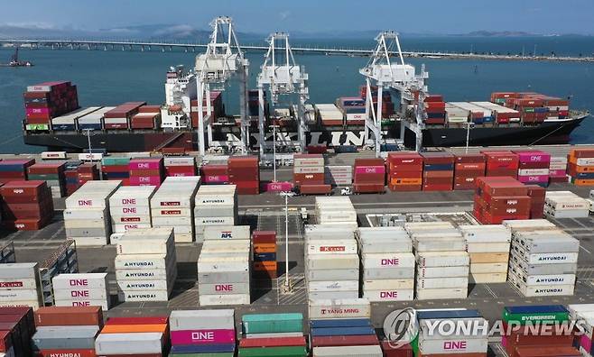 미국 오클랜드항의 컨테이너들 [AFP/게티이미지=연합뉴스]