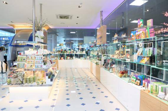 서울역에 설치된 '중소기업 명품마루' 내부 모습. fnDB