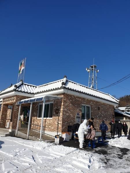 여주시는 선제적으로 '코로나19 신속PCR' 마을별 순회 검사를 실시했다. / 사진제공=여주시