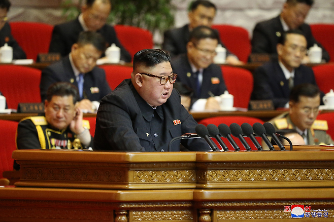 북한 김정은 노동당 위원장이 지난 6일 노동당 제8차 대회 2일차 회의에서 사업총화보고를 했다고 조선중앙통신이 지난 7일 보도했다. 연합뉴스
