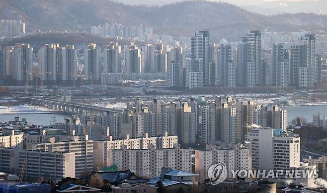 서울 남산에서 바라본 시내 아파트의 모습 [연합뉴스 자료사진]