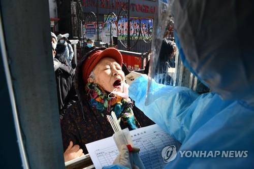 중국 허베이성 스자좡의 코로나19 검사 [AFP=연합뉴스]