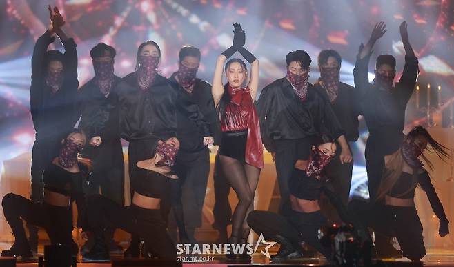 화사 '카리스마 넘치는 무대'[★포토]