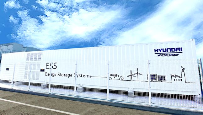 현대차 울산공장에 설치된 태양광 발전소와 연계한 2MWh급 전기차 배터리 재사용 에너지저장장치 모습ⓒ현대차그룹
