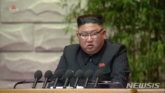 [서울=뉴시스]북한 조선중앙TV는 조선노동당 제8차 당대회 5일차 회의를 진행했다고 10일 보도했다. 조선중앙통신은 이날 회의에서 당 규약을 개정해 통일을 위한 국방력 강화 내용을 명시하고 5년 만에 비서제를 부활했다고 전했다. (사진=조선중앙TV 캡처) 2021.01.10. photo@newsis.com <저작권자ⓒ 공감언론 뉴시스통신사. 무단전재-재배포 금지.> /사진=뉴시스화상