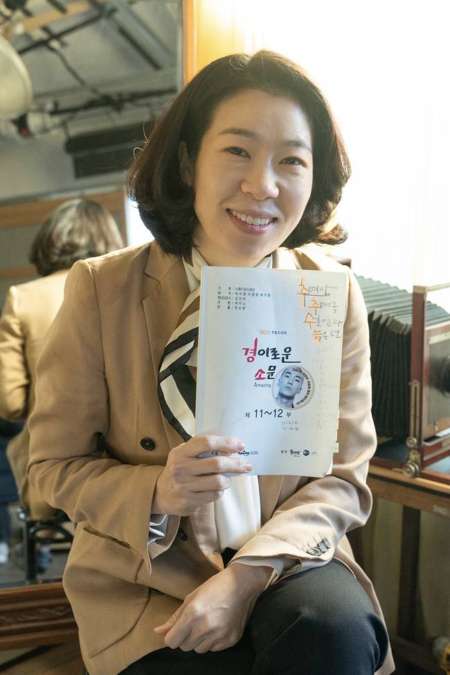 염혜란 ‘경이로운 소문’ 현장 스틸 (에이스팩토리 제공)