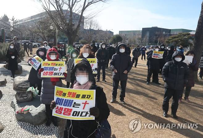 지난 7일 강서구 세계로 교회 신도들 [연합뉴스 자료사진]