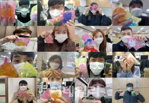 롯데GRS 임직원들이 위생·청결이 취약한 개발도상국 아동들을 위한 친환경 천연 비누를 제작하는 언택트(비대면) 봉사활동을 하고 있다.(사진=롯데GRS 제공)