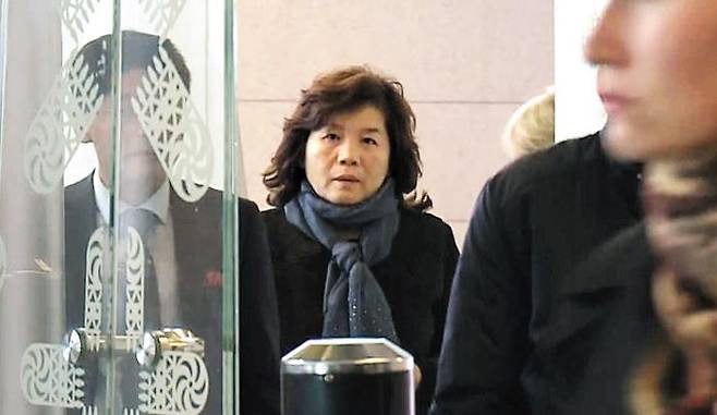 러시아로 간 北 최선희 국장 - 2017년 9월 26일(현지 시각) 오후 러시아 모스크바 브누코보 국제공항에 도착한 최선희 당시 북한 외무성 국장이 청사를 나오고 있다. 최 국장의 이번 방문은 한반도 위기 국면에서 미·북 중재자를 자처하는 러시아의 초청으로 이뤄졌다. 최 국장은 북한 대미 외교의 핵심 실무자다. /연합뉴스