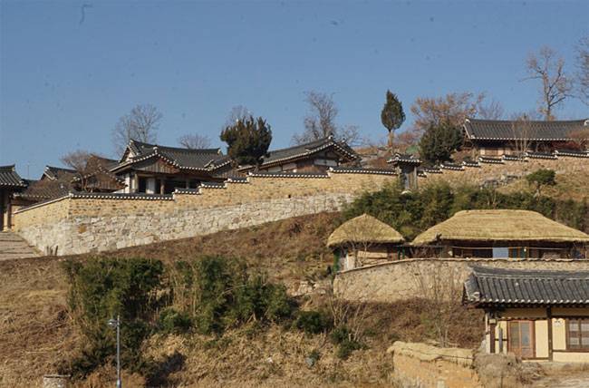 2010년 유네스코 세계문화유산으로 등재된 경주 양동마을. 조선 후기 때 풍경 그대로 보존돼 있다. 사진 유혜정 인턴기자