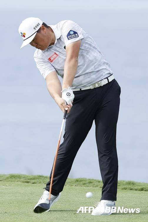 2021년 미국프로골프(PGA) 투어 센트리 토너먼트 오브 챔피언스에 출전한 임성재 프로. 사진은 미국 하와이주 마우이의 카팔루아의 플렌테이션 코스에서 열린 최종라운드에서 경기하는 모습이다. 사진제공=ⓒAFPBBNews = News1