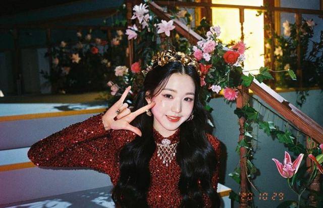 장원영이 아름다운 미모를 자랑했다. 아이즈원 공식 SNS 제공