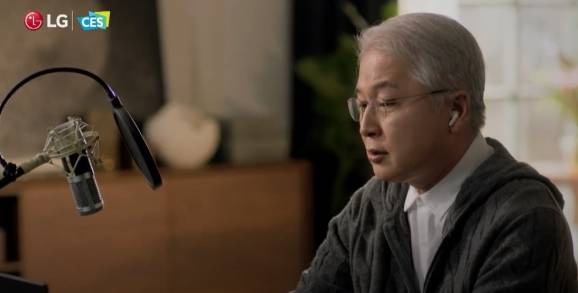 권봉석 LG전자 사장이 11일(현지시간) CES에 맞춰 열린 프레스 콘퍼런스에서 내레이터로 등장했다.  [사진=LG전자 ]