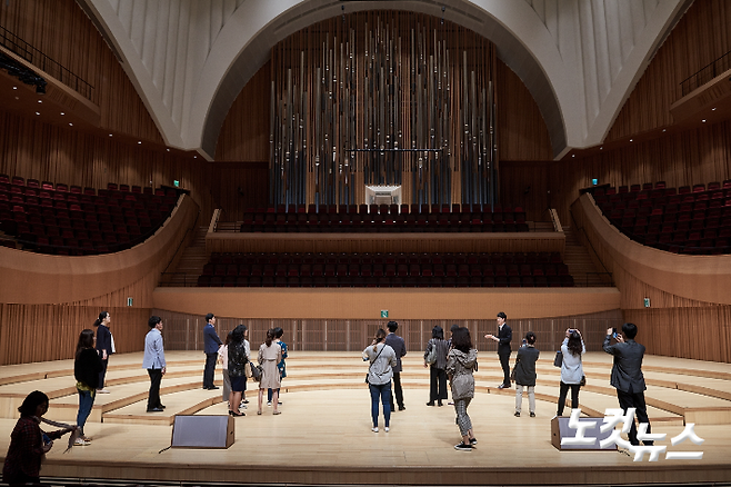 롯데콘서트홀의 '스테이지 투어'. 롯데콘서트홀 제공