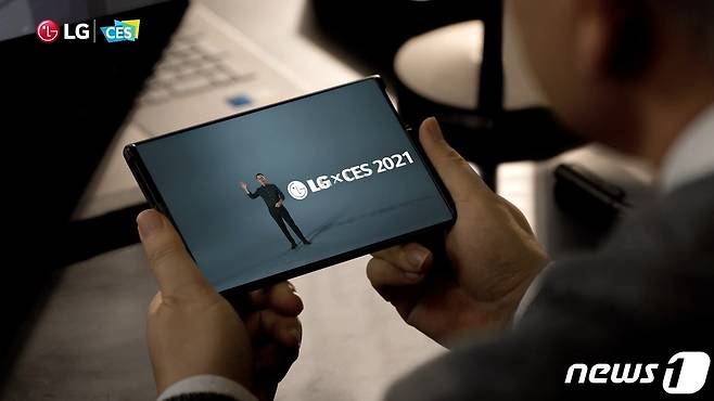 화면 크기를 늘리고 줄일 수 있는 LG 롤러블이 영상에 나온 건 이번이 처음이다. (LG전자 제공) 2021.1.11/뉴스1