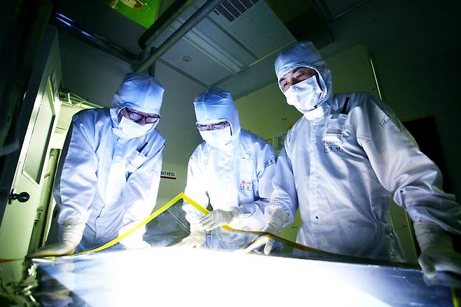 LG화학 편광판 생산라인.