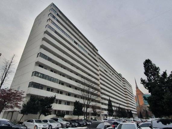 서울 강남구 대치동을 비롯한 학군지들이 새학기를 앞두고 전세품귀현상을 빚으면서 세입자들이 발을 동동 구르고있다. 대치동 은마아파트 전경 사진=김태일 인턴기자