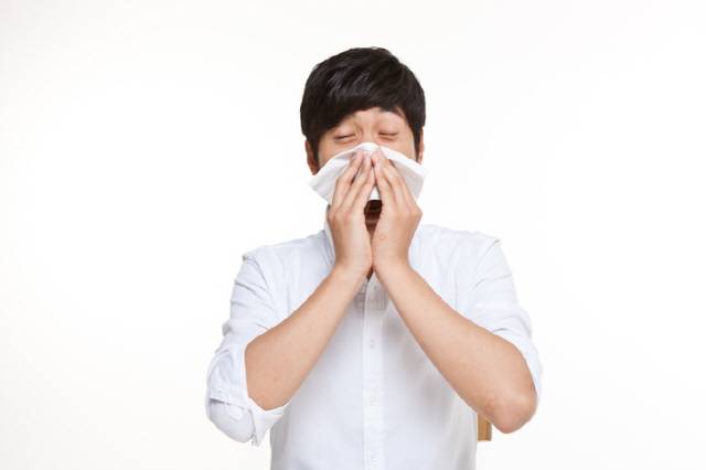 혈관운동성 비염은 뜨겁거나 매운 음식, 찬 공기, 스트레스 다양한 자극에 의해 생기는 비(非)알레르기성 질환이다./사진=게티이미지뱅크