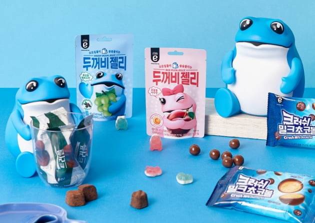 12일 편의점 업계에 따르면 하이트진로는 CU, GS25, 이마트24 등과&nbsp;손잡고 협업 제품을 선보였다. 안주 등 주류 연계 상품 뿐 아니라 디저트 등으로 다양한 먹거리를 각각 선보여&nbsp;'골라 먹는 재미'가 있을 전망이다. 사진=이마트24 제공