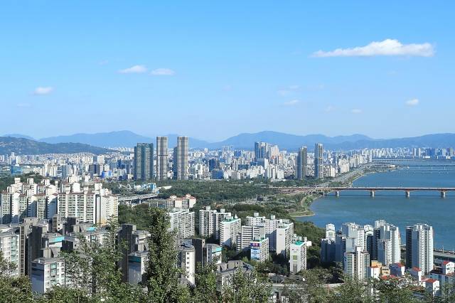 매봉산에서 바라본 성동구 전경.