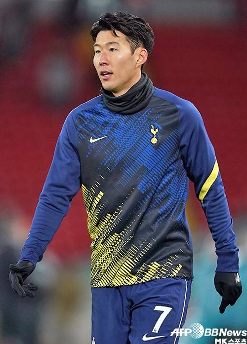 ‘손흥민이 득점 기회를 골로 연결하는 것은 정해진 운명이니 골키퍼는 현실을 받아들이는 것이 정신건강에 좋다’는 영국 언론 충고가 화제다. 사진=AFPBBNews=News1