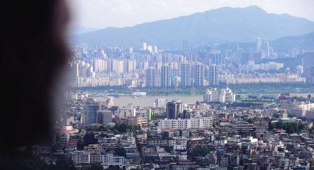 서울 남산서울타워 전망대에서 바라본 아파트의 모습. [헤럴드경제 DB]