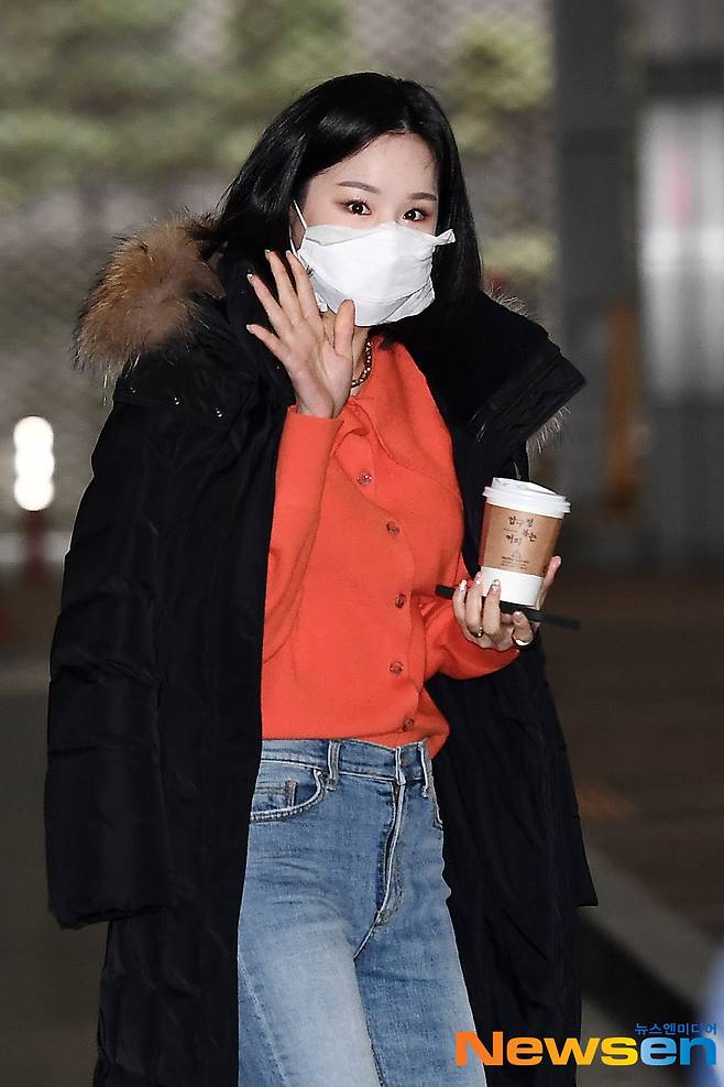 Singer Solji attended the MBC Night - Mystery Music Show King of Mask Singer recording at MBC Dream Center in Ilsan-dong, Goyang City, Gyeonggi Province on the afternoon of January 12th.