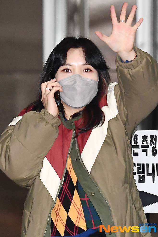 Gag Woman Shin Bong-sun attended the MBC Night - Mystery Music show King of Mask Singer recording at MBC Dream Center in Goyanggi Province, Ilsan, on the afternoon of January 12th.