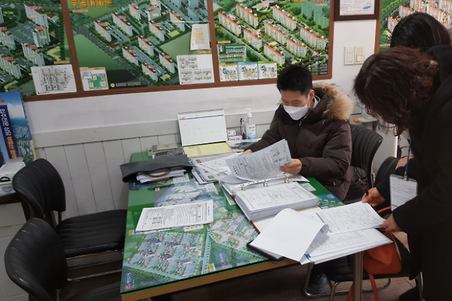공인중개사무소 점검. 경남도청 제공