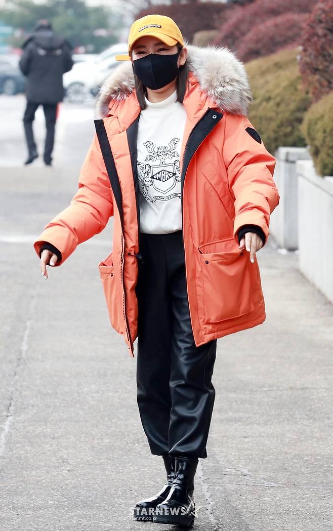 송가인 '아이돌급 출근길 패션' [★포토]