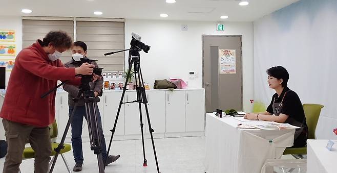 TV로 제작 중인 치매 예방 프로그램 [해운대구 제공. 재판매 및 DB 금지]