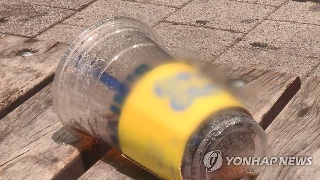 길가에 버려진 일회용 컵 [연합뉴스TV 제공]