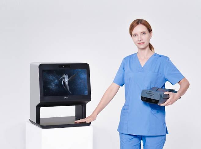 한국의 디지털 헬스케어 스타트업 엠투에스가 개발한 VR(가상현실) 장비 ‘아이닥터’. 이 제품은 지난 11일(현지 시각) 온라인으로 개막한 세계 최대 IT 전시회 ‘CES 2021’에서 ‘건강·웰빙’ 분야 최고 혁신상을 받았다./엠투에스