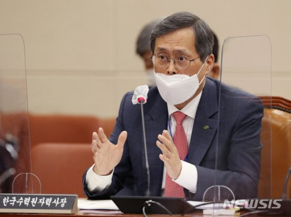 정재훈 한국수력원자력 사장은 13일 월성원전 1호기 삼중수소 유출 의혹은 사실이 아니라고 부인했다. /뉴시스