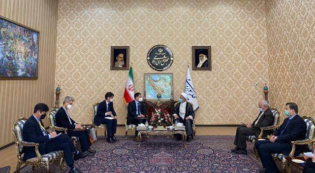 지난 10일부터 12일까지 이란을 방문한 최종건 외교부 제1차관이 모즈타바 졸누리 이란 의회 국가안보·외교정책위원장을 만나 우리 선박 억류사건 해결 및 국내 이란 원화자금 활용 등 양국간 관심 현안에 대해 논의하고 있다. 외교부 제공