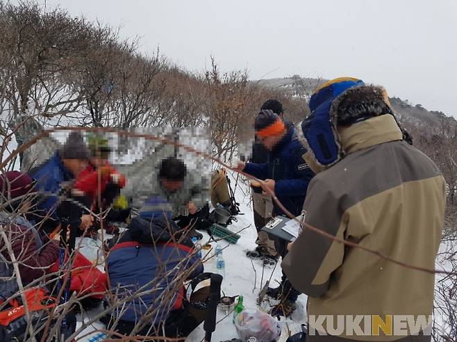태백산국립공원 불법행위 단속(사진=태백산국립공원사무소 제공)
