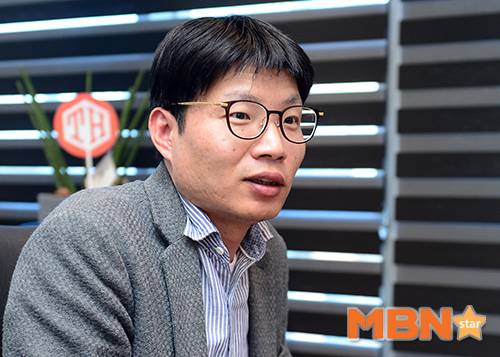 트레져헌터 송재룡 대표가 인터뷰를 진행하고 있다. 사진=천정환 기자