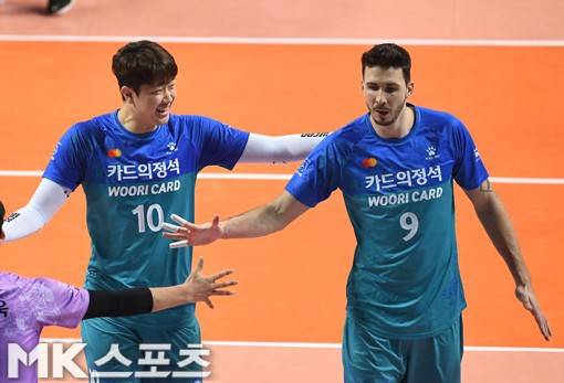 우리카드는 12일 풀세트 끝에 2020-21시즌 V리그 남자부 선두 대한항공을 제압했다. 알렉스(9번)는 35득점을 기록했다. 사진=김재현 기자